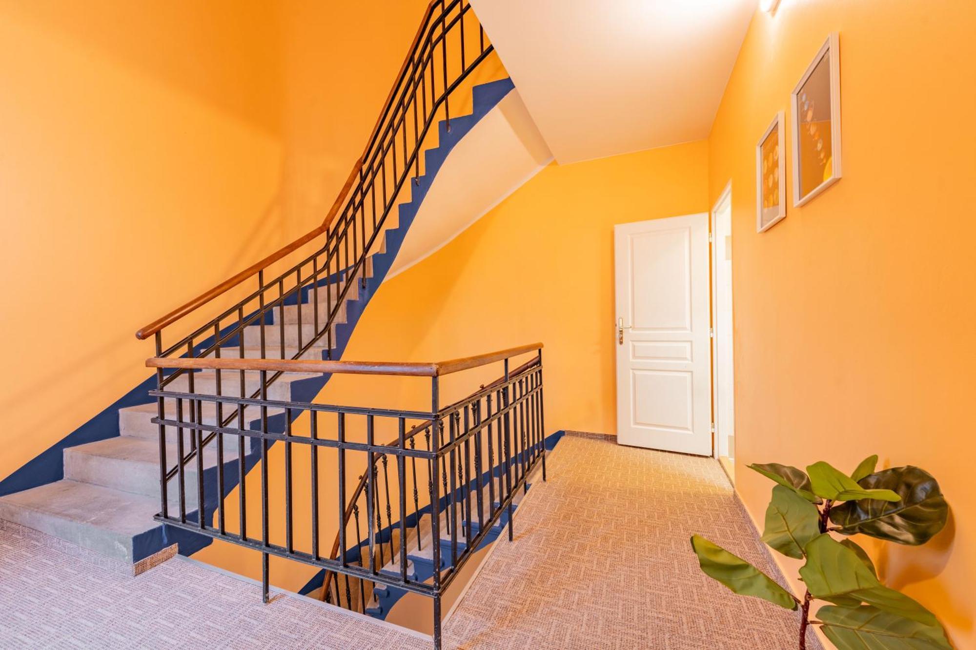 Stellar Female Hostel Praha Bagian luar foto