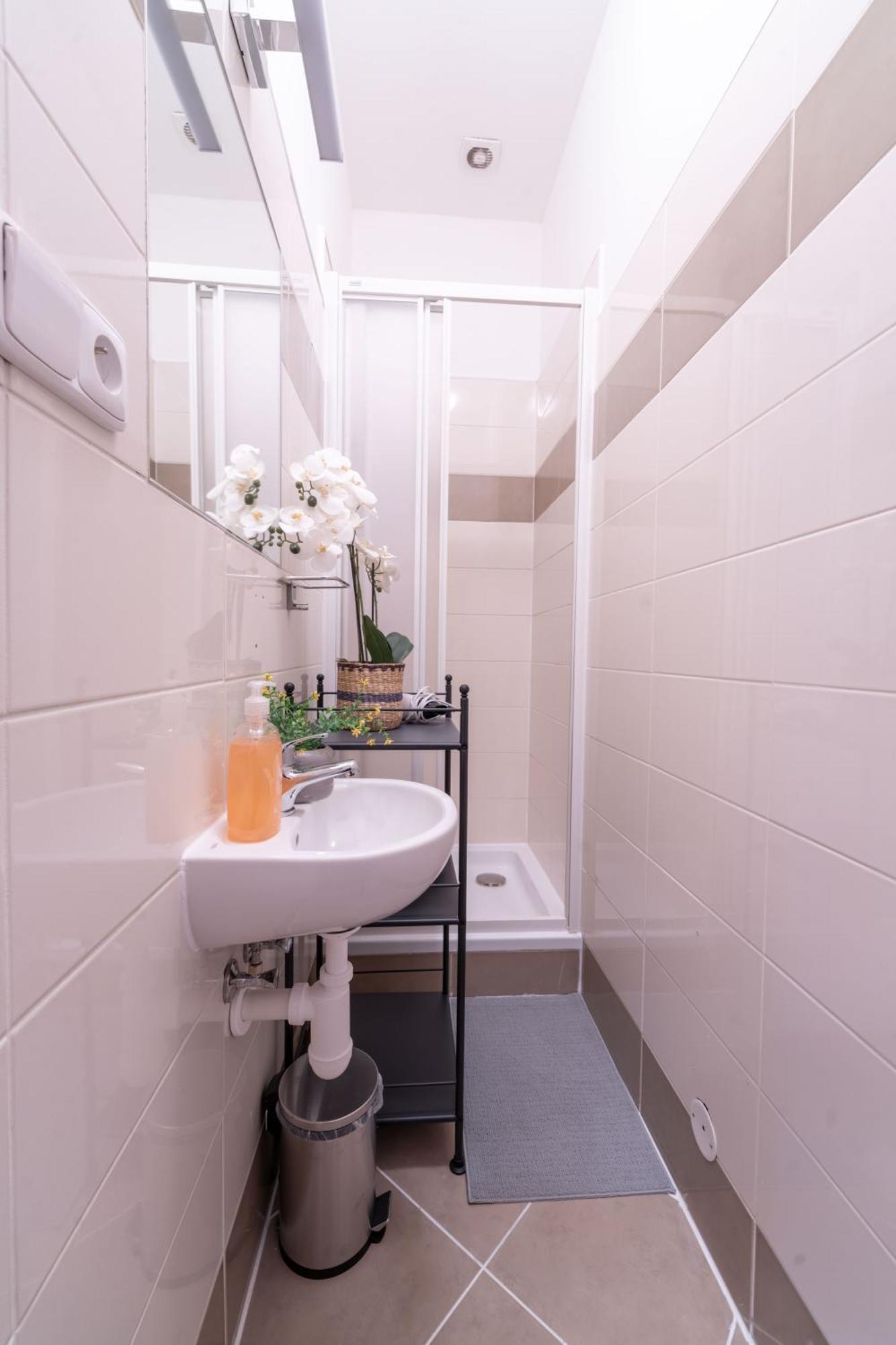 Stellar Female Hostel Praha Bagian luar foto