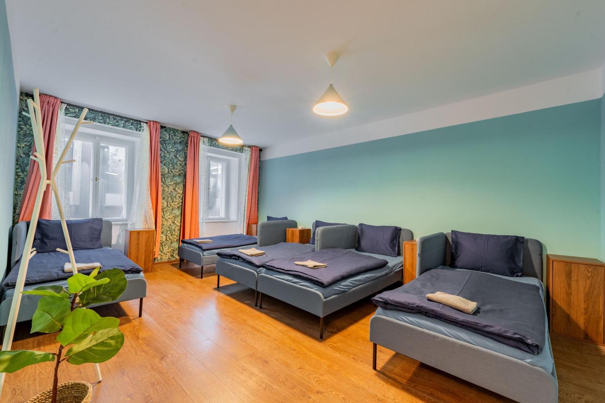 Stellar Female Hostel Praha Bagian luar foto