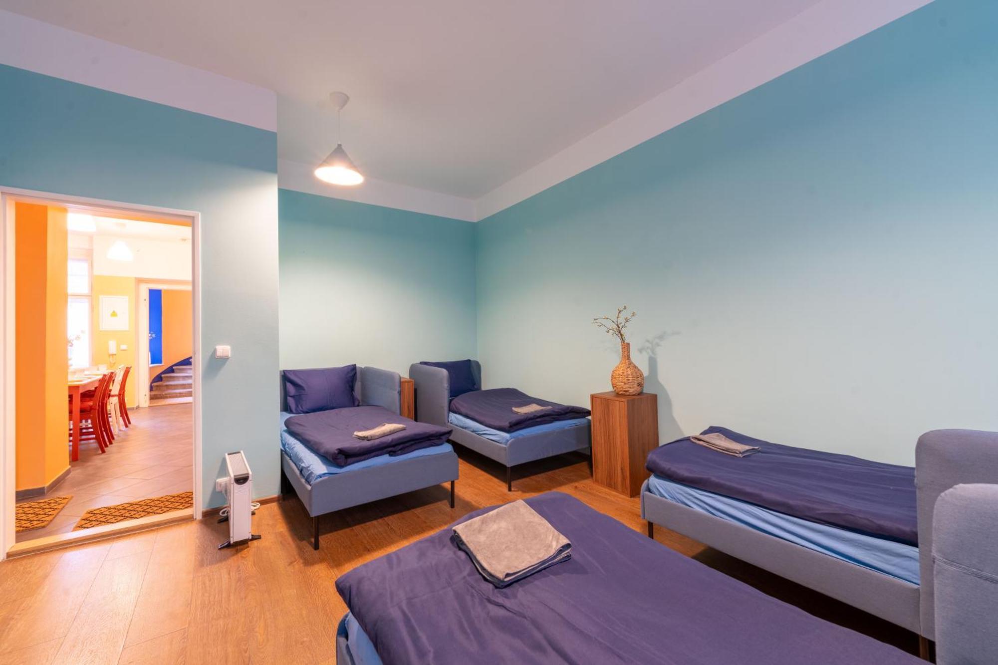 Stellar Female Hostel Praha Bagian luar foto