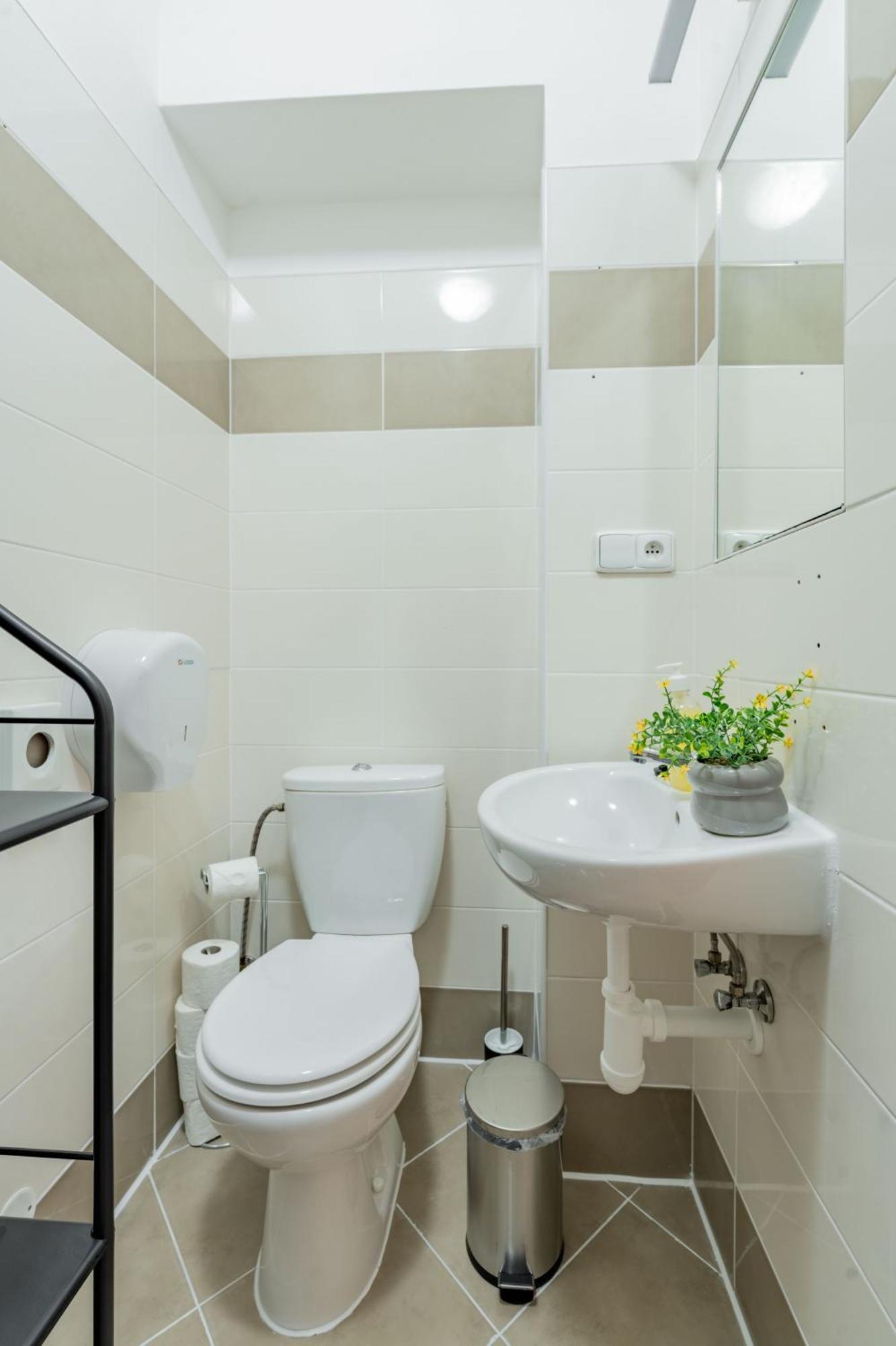Stellar Female Hostel Praha Bagian luar foto