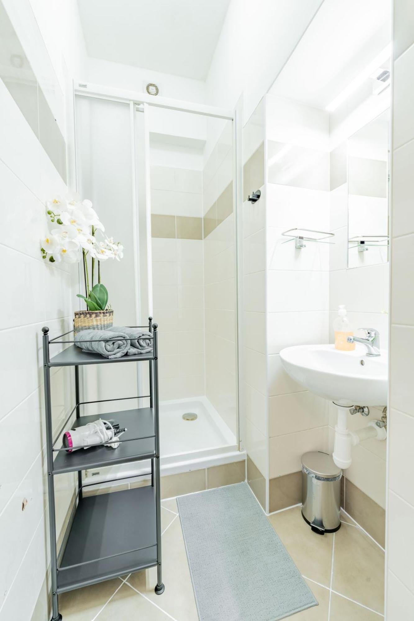 Stellar Female Hostel Praha Bagian luar foto