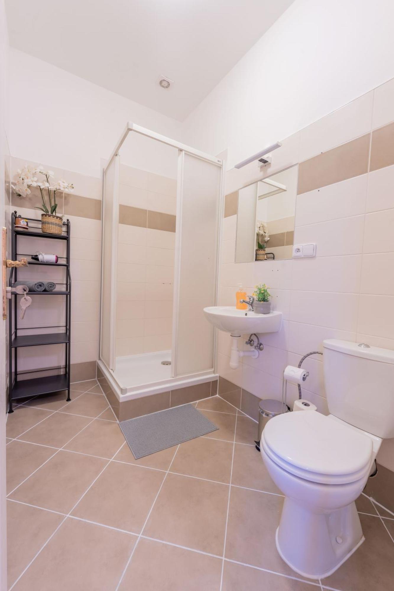 Stellar Female Hostel Praha Bagian luar foto