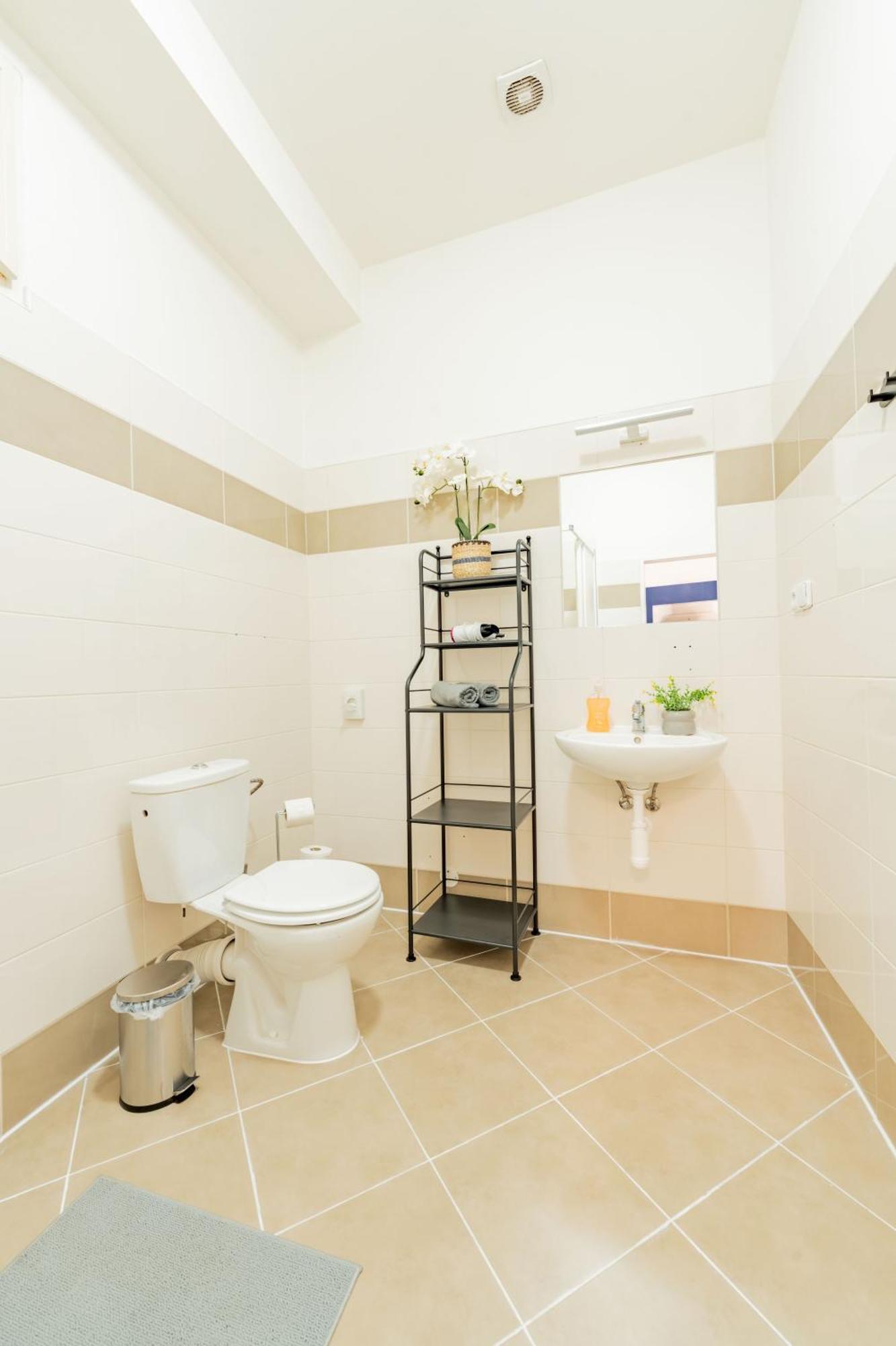 Stellar Female Hostel Praha Bagian luar foto